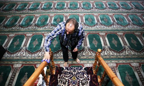 خادمان مساجد تحت پوشش بیمه تامین اجتماعی قرار میگیرند