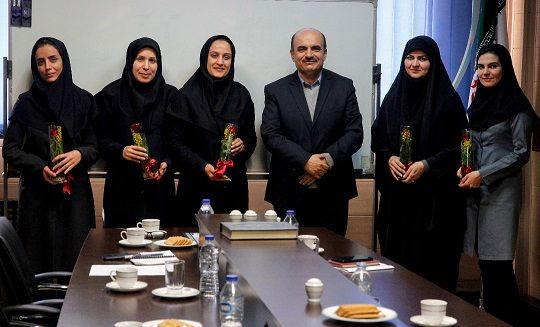 توانایی حفظ تعادل میان شغل و کار در منزل برای بانوان بسیار دشوار است
