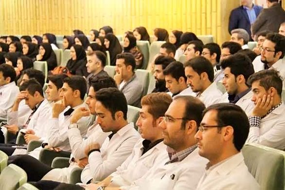 دانشجویان علوم پزشکی بیمه تکمیلی میشوند