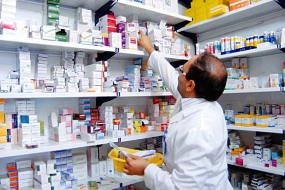 مطالبات سازمانهای بیمهگر دلیل اصلی ورشکستی داروخانهها است