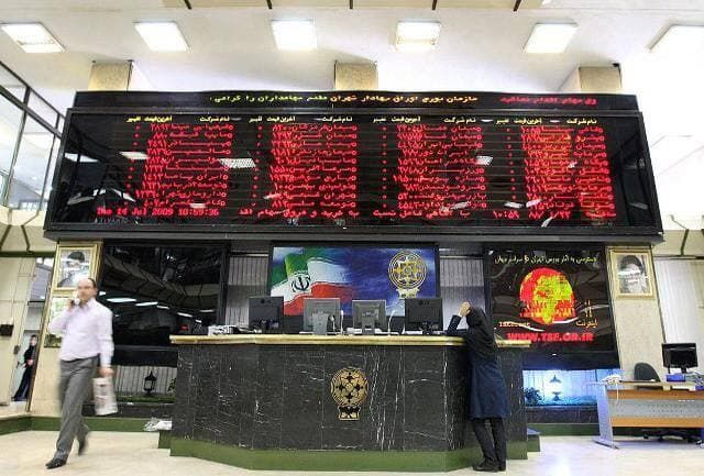برابری ۸ نماد سبز در برابر ۸ نماد قرمز در شاخص گروه بانکی