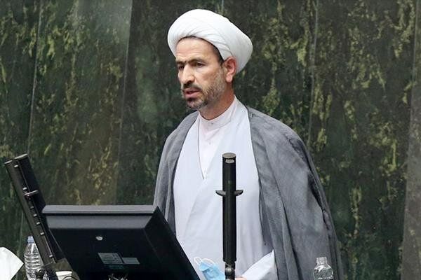 تعداد افرادی که بیمه پرداخت میکنند در حال کاهش هستند