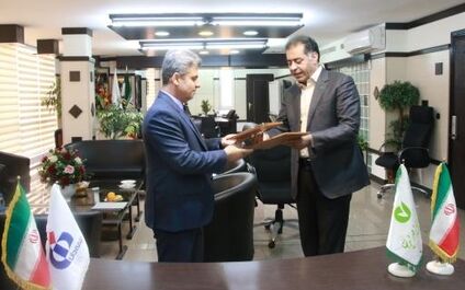 بیمه دانا و بانک قرض الحسنه مهر ایران تفاهم‌نامه همکاری امضا کردند 
