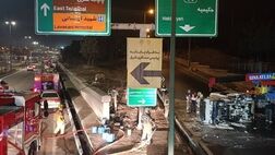 واژگونی کامیونت حامل ۱۵۰۰ لیتر بنزین در بزرگراه یاسینی تهران
