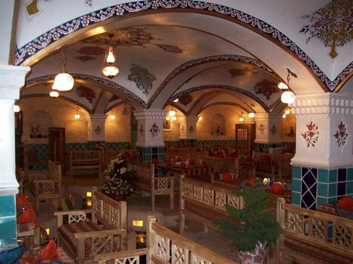 کدام رستوران های شیراز موسیقی زنده دارند؟