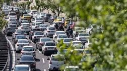 ترافیک در خیابان‌ها و بزرگراه‌های تهران سنگین است
