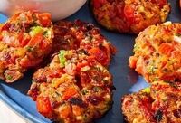 کتلت گوجه فرنگی؛ غذایی خوشمزه و خاص از جزیره سانتورینی یونان
