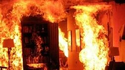 آتش‌سوزی گسترده در کارخانه چسب و عایق فرون‌آباد مهار شد
