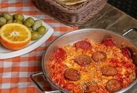 طرز تهیه سوسیس و تخم‌مرغ به سبک سنتی قهوه‌خانه‌ها
