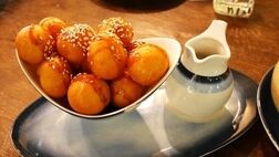 طرز تهیه لُقیمات ؛ دسر عربی با ماست برای افطارهای رمضان
