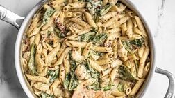 طرز تهیه «پاستا با سس آلفردو و مرغ» + نکات تهیه مهم پاستا 